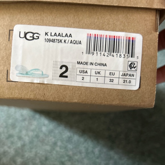 Size 2 UGG K Laalaa sandal/flip flop with detachable fur - Picture 4 of 4